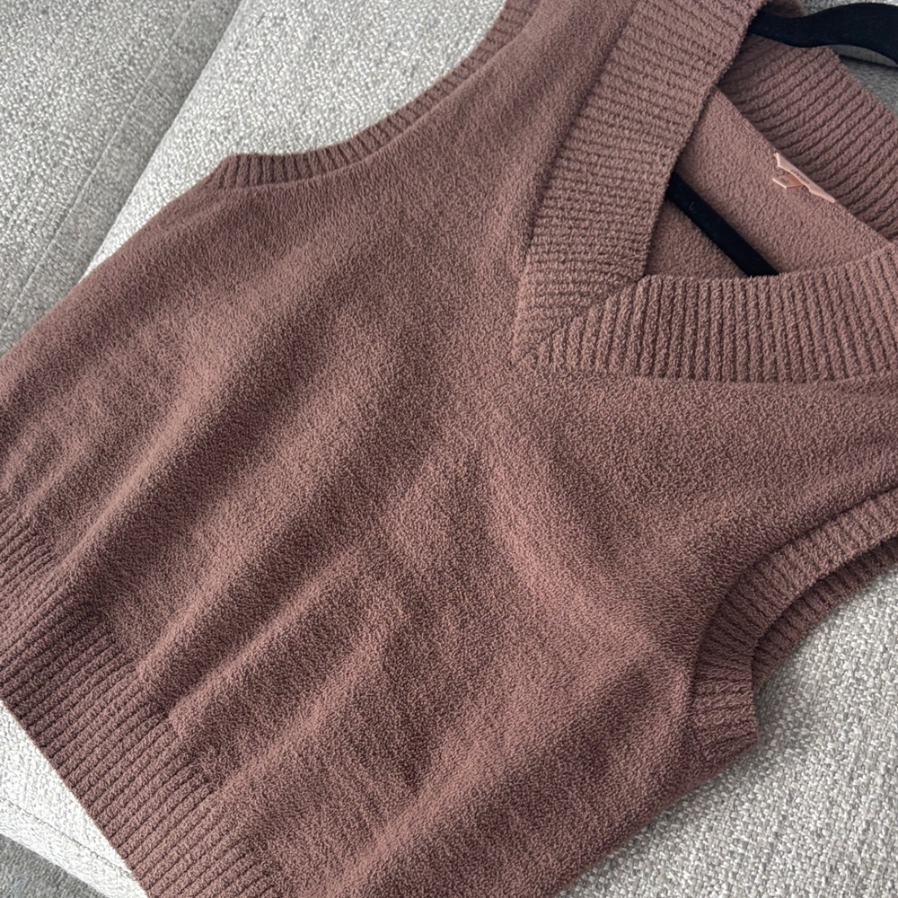 NWOT- Eberjey Recycled Boucle V Neck Sleeveless Sweater Vest - Picture 3 of 4